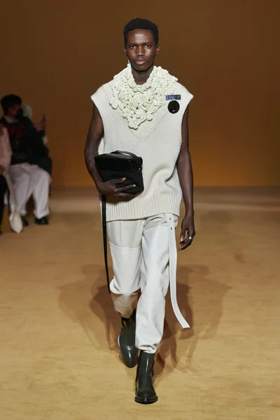 Look 4